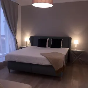 https://old-town-apartment-jungmannova.praguehotelsweb.com