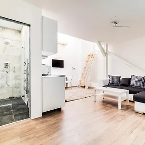 https://deluxe-mansard-studio-karlin.praguehotelsweb.com